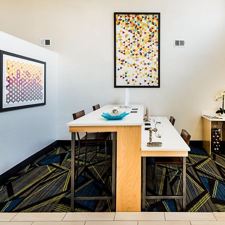 Holiday Inn Express & Suites Charlotte Arpt-Belmont By Ihg Экстерьер фото