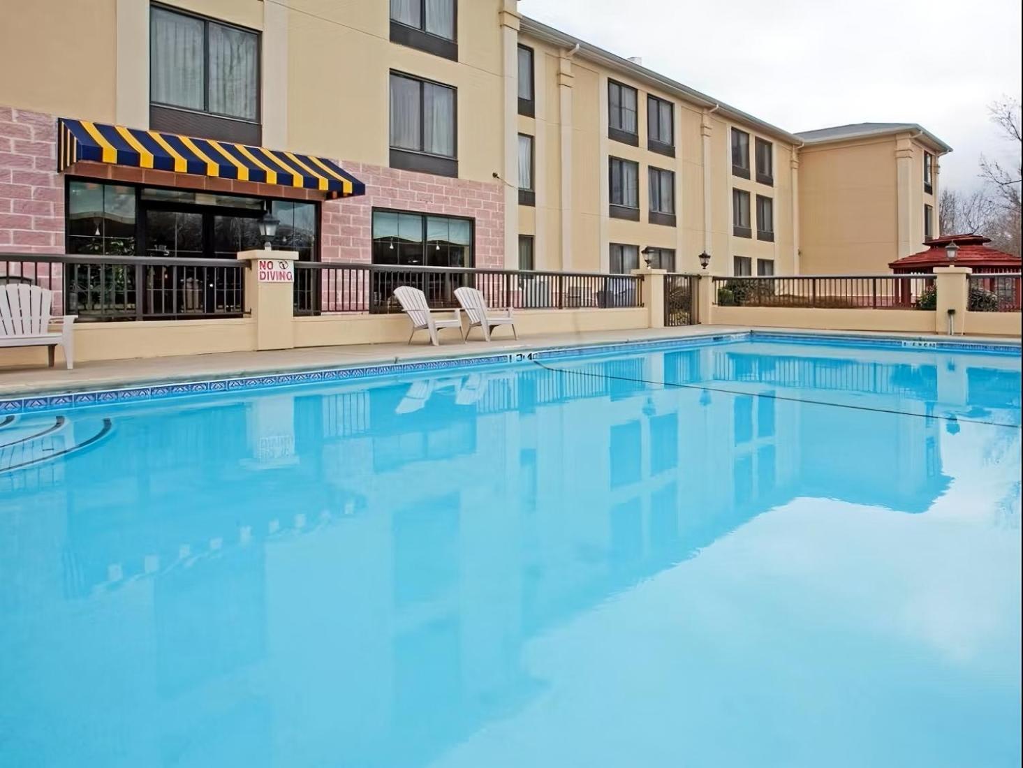 Holiday Inn Express & Suites Charlotte Arpt-Belmont By Ihg Экстерьер фото