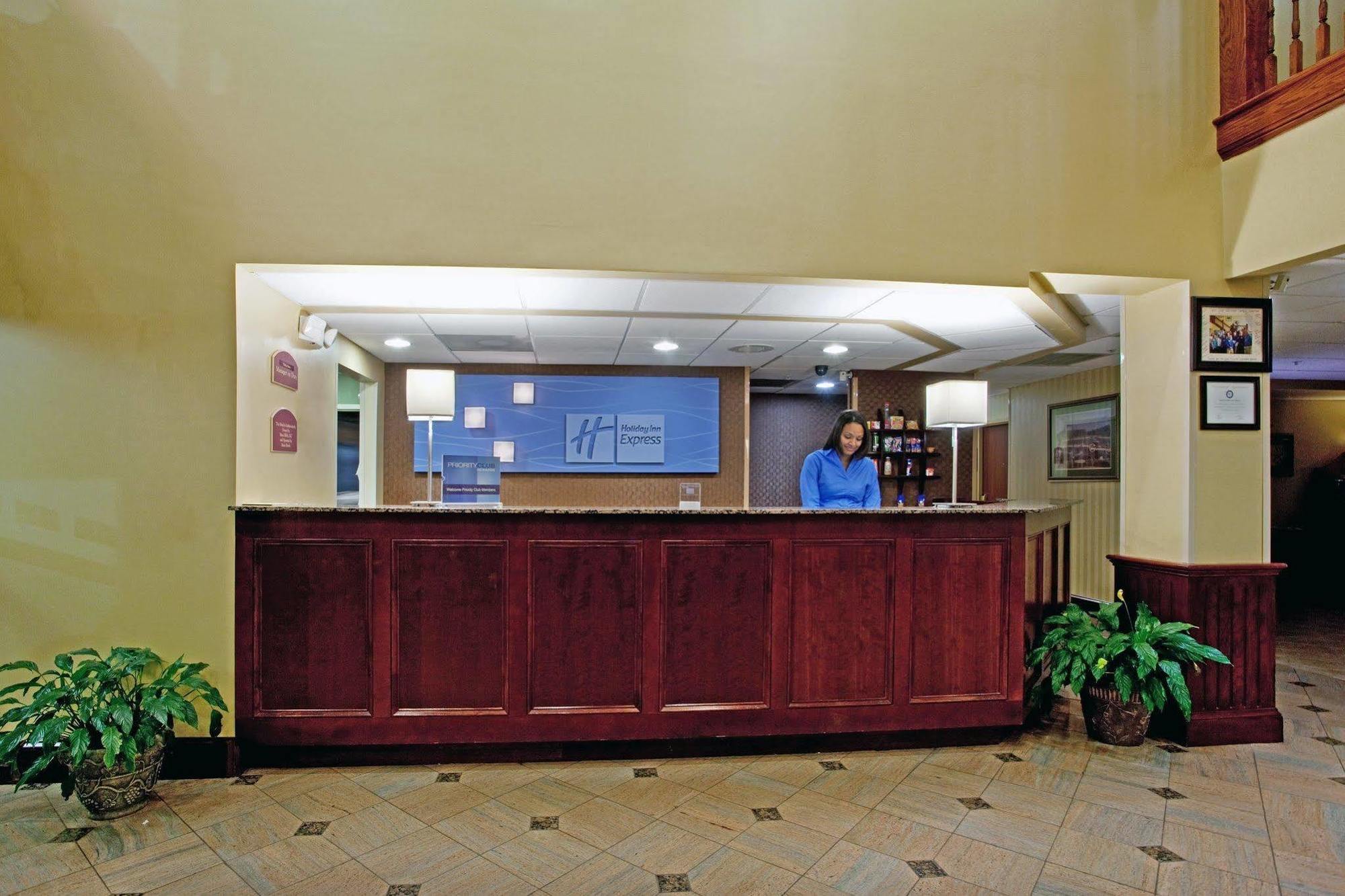 Holiday Inn Express & Suites Charlotte Arpt-Belmont By Ihg Экстерьер фото