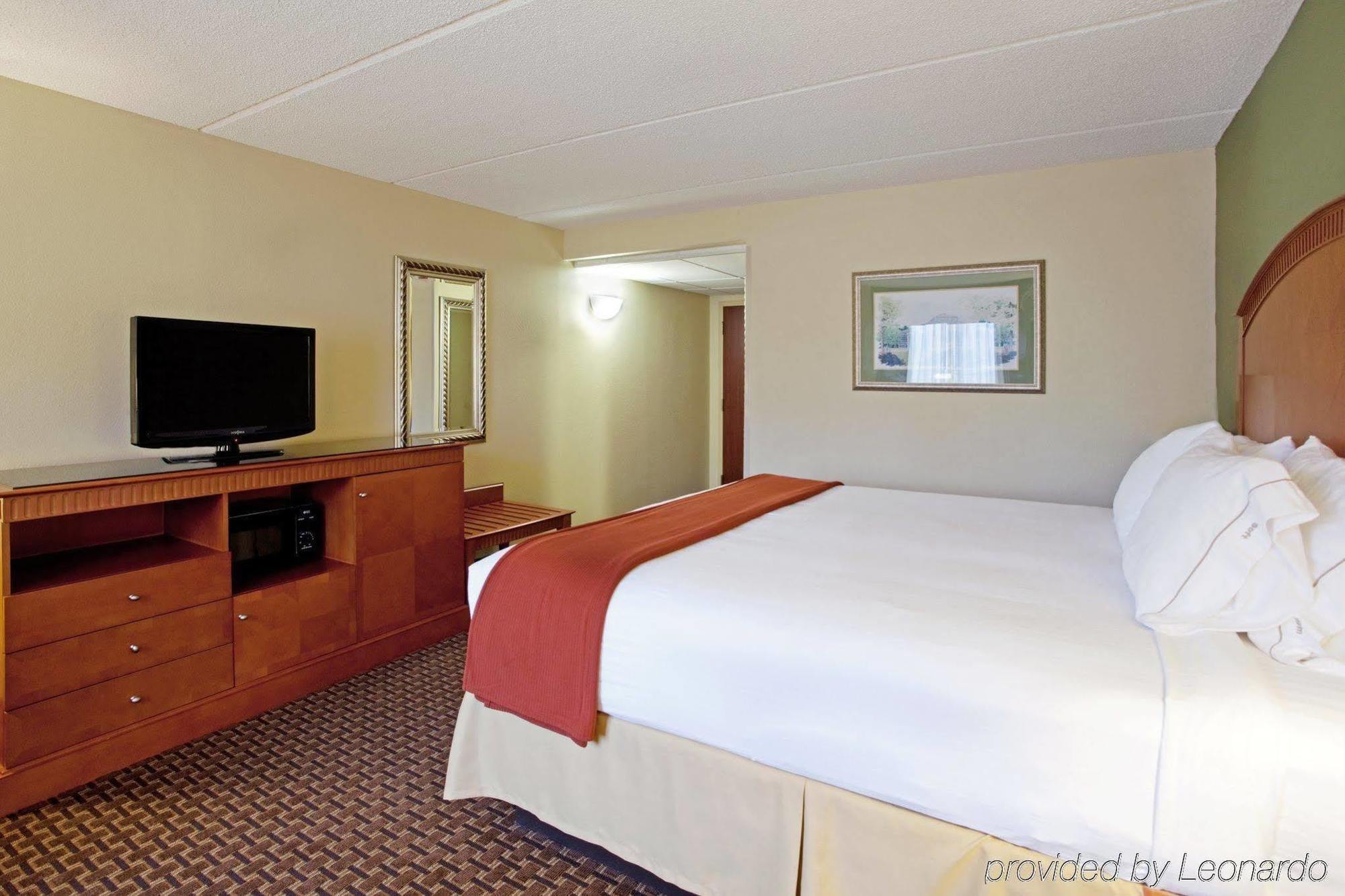 Holiday Inn Express & Suites Charlotte Arpt-Belmont By Ihg Номер фото