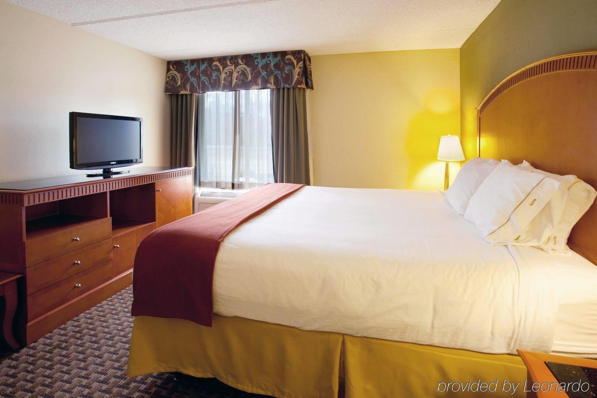 Holiday Inn Express & Suites Charlotte Arpt-Belmont By Ihg Номер фото